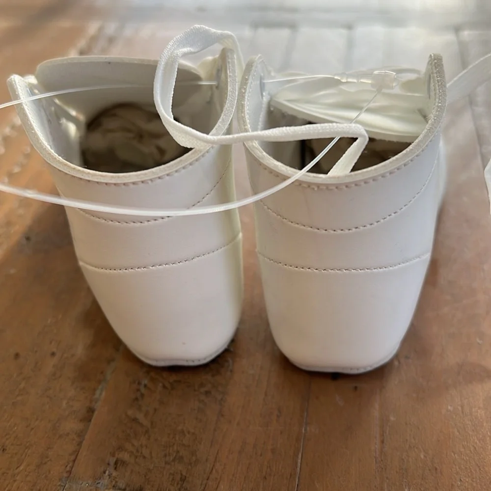 Classic white leather soft sole baby shoes